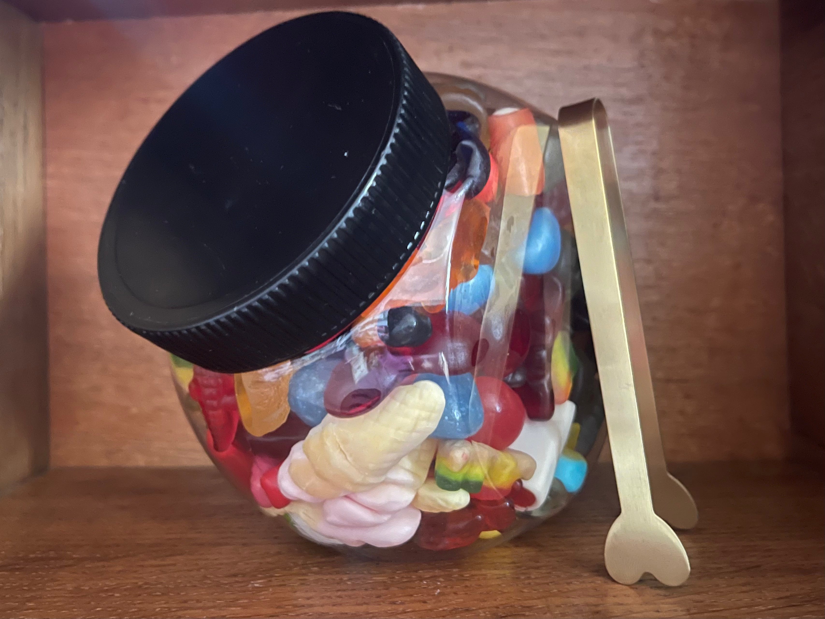 Bonbonnière avec sa pince et 1kg de bonbon